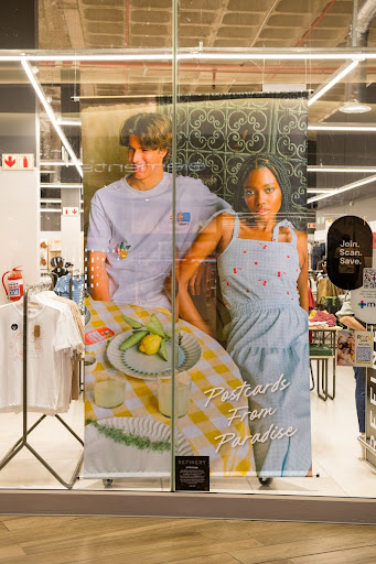 Store elements